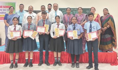 युगांतर में अन्तर्विद्यालयीन काव्य पाठ और वाद-विवाद स्पर्धा