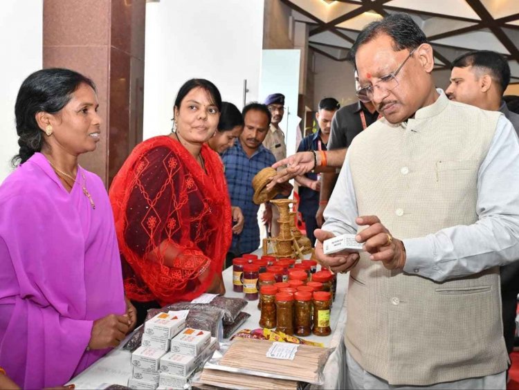 छत्तीसगढ़ की दीदियां बनीं आत्मनिर्भरता की ब्रांड एंबेसडर : लखपति दीदियों की सफलता हजारों महिलाओं के लिए बनेगी प्रेरणा .
