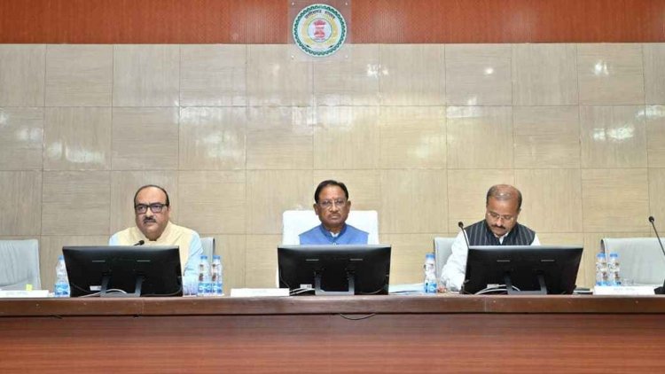 मुख्यमंत्री श्री विष्णु देव साय ने कलेक्टर्स कॉन्फ्रेंस में दिखाई सख्ती.