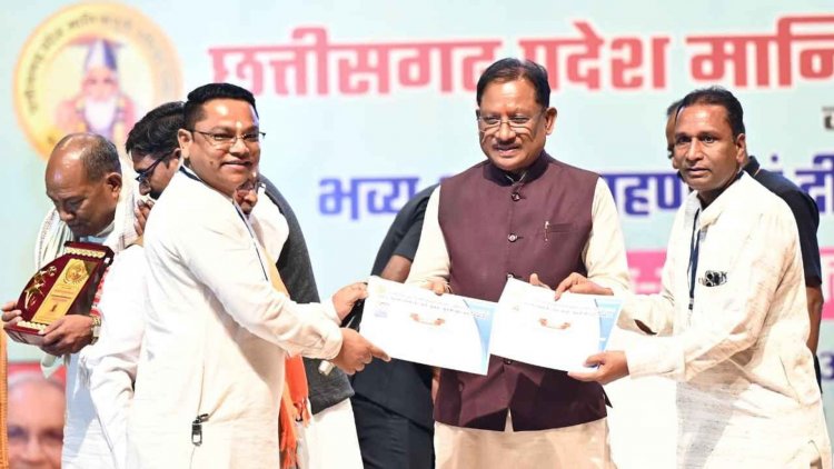 मुख्यमंत्री श्री विष्णु देव साय छत्तीसगढ़ प्रदेश मानिकपुरी पनिका समाज के शपथ ग्रहण एवं दीपावली मिलन समारोह में हुए शामिल