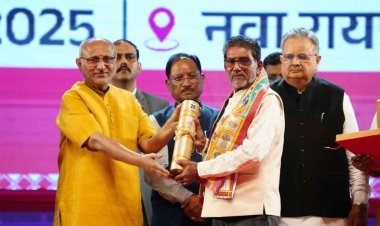 उप राष्ट्रपति श्री सीपी राधाकृष्णन ने छत्तीसगढ़ के 34 अलंकरण से 37 विभूतियों एवं 4 संस्थाओं को किया सम्मानित.