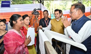 जनदर्शन: मुख्यमंत्री विष्णु देव साय ने आमजन की समस्याएँ सुनीं, मौके पर दिए त्वरित समाधान.