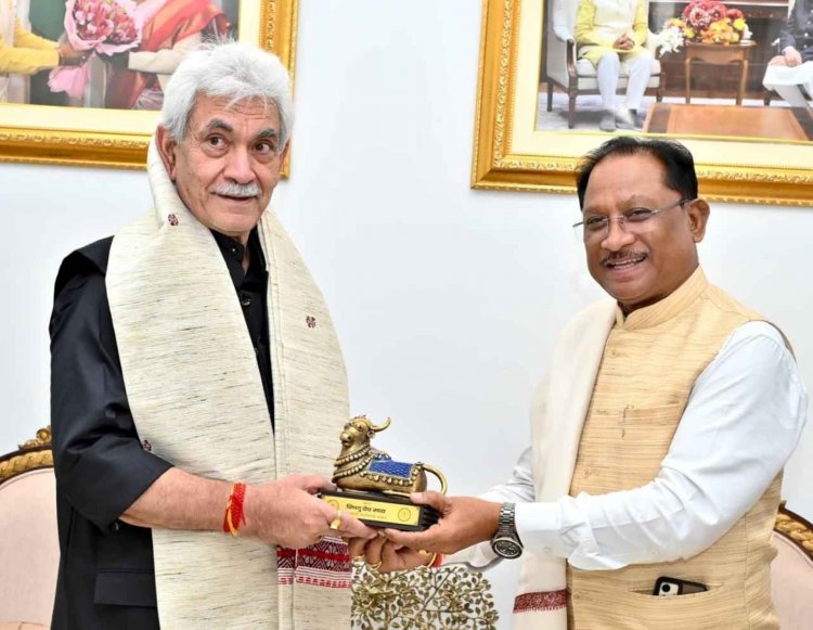 मुख्यमंत्री से जम्मू-कश्मीर के उपराज्यपाल श्री मनोज सिन्हा ने की सौजन्य मुलाकात.