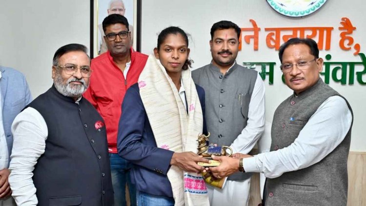 मुख्यमंत्री श्री साय ने महिला कबड्डी विश्व कप की स्टार खिलाड़ी संजू देवी को दी बधाई.