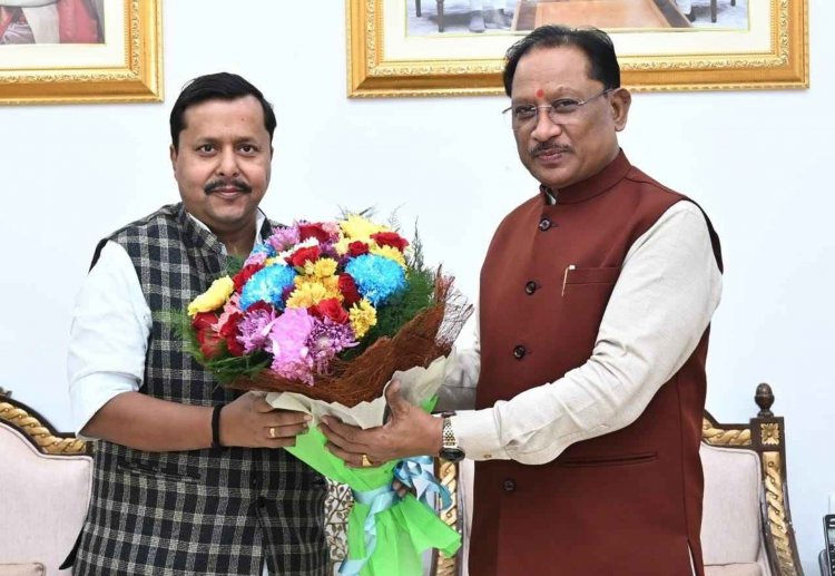 मुख्यमंत्री श्री विष्णु देव साय से बिहार के पथ निर्माण मंत्री श्री नितिन नवीन ने की सौजन्य मुलाकात.