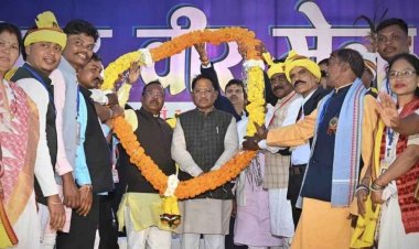 राष्ट्र व समाज के नव निर्माण में आदिवासी समाज के अमर शहीदों एवं महापुरूषों का अद्वितीय योगदान.