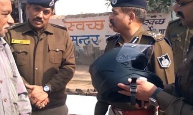 दमोह में ‘हंड्रेड लाइफ’ अभियान के तहत बांटे गए हेलमेट:डीआईजी बोले- पुलिसकर्मियों पर भी होगी सख्त कार्रवाई