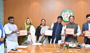 योगेश्वर राज ने सीएम - मंत्रियों  और विधायकों को दिया पंचांग