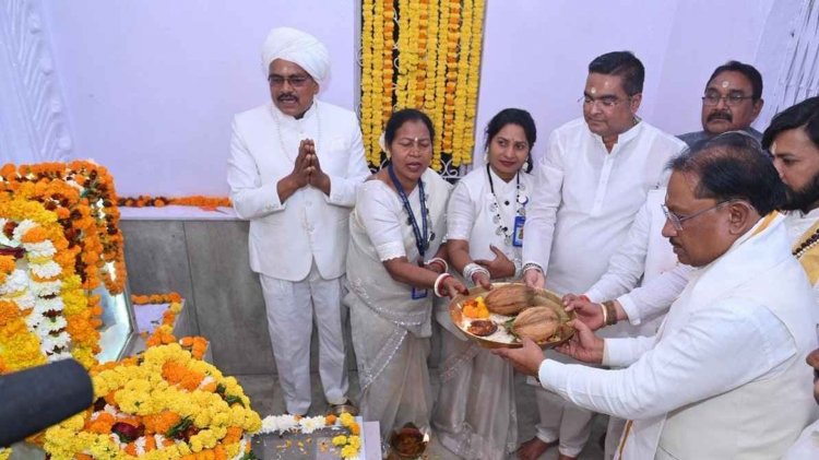 सतनाम भवन सेक्टर-6 भिलाई में आयोजित बाबा गुरु घासीदास जयंती एवं गुरु पर्व कार्यक्रम में शामिल हुए मुख्यमंत्री .