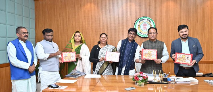 योगेश्वर राज ने सीएम - मंत्रियों  और विधायकों को दिया पंचांग