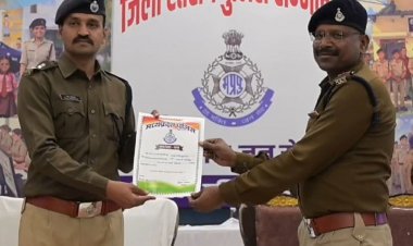 मंडला में हुआ जिला स्तरीय पुलिस सम्मेलन:विकसित भारत 2047 में पुलिस की भूमिका पर हुई चर्चा; उत्कृष्ट पुलिसकर्मियों को मिला सम्मान