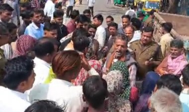 टीकमगढ़ में पति-पत्नी सड़क हादसे में मौत:दोनों के शव लेकर परिजन ने किया प्रदर्शन, मंगलवार को पिकअप ने मारी थी टक्कर