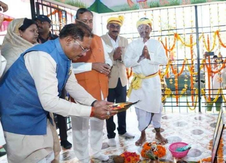 मुख्यमंत्री श्री विष्णु देव साय ने बड़ादेव की पूजा कर प्रदेशवासियों की सुख-समृद्धि की कामना की.